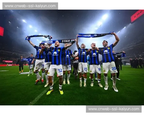 国米球迷投掷烟花致对手门将受伤,遭三场客场观赛禁令 国米球迷投掷烟花致对手门将受伤,遭三场客场观赛禁令