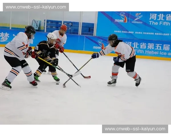 河北大众冰雪亲子赛在秦皇岛开赛，240余组家庭参与趣味冰雪项目